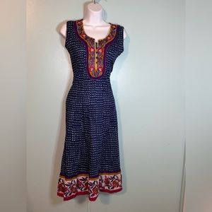 Neerus Dress Size Medium Sleeveless‎ Embroidery